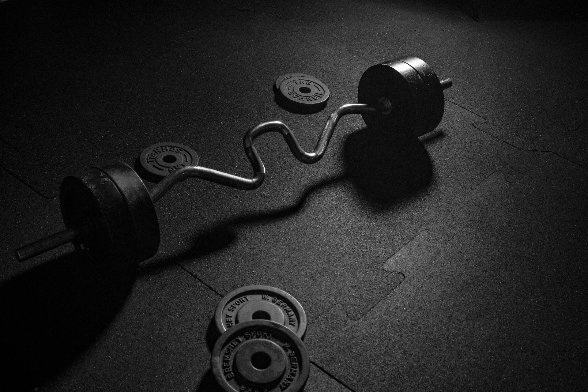 A photo of a dumbbell. 